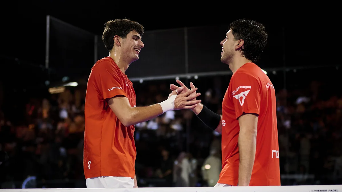 Arturo Coello and Agustín Tapia shake hands at the net after winning the Kuwait Major 2026 final