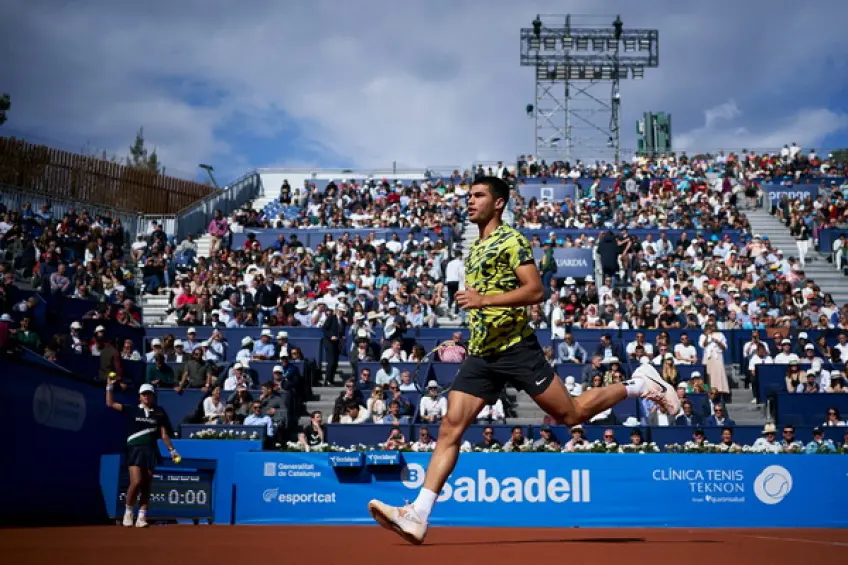 ATP Barcelona: Carlos Alcaraz eases past Stefanos Tsitsipas and defends title