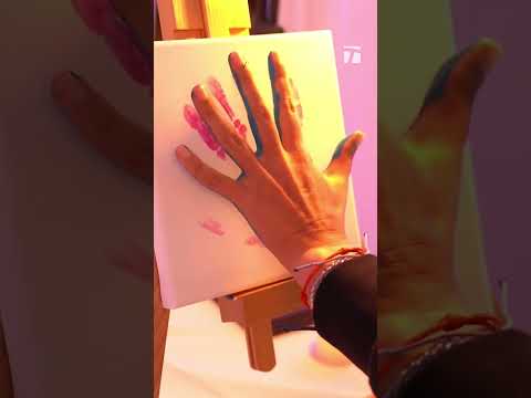 Azarenka's ARTISTIC Handprint Masterpiece